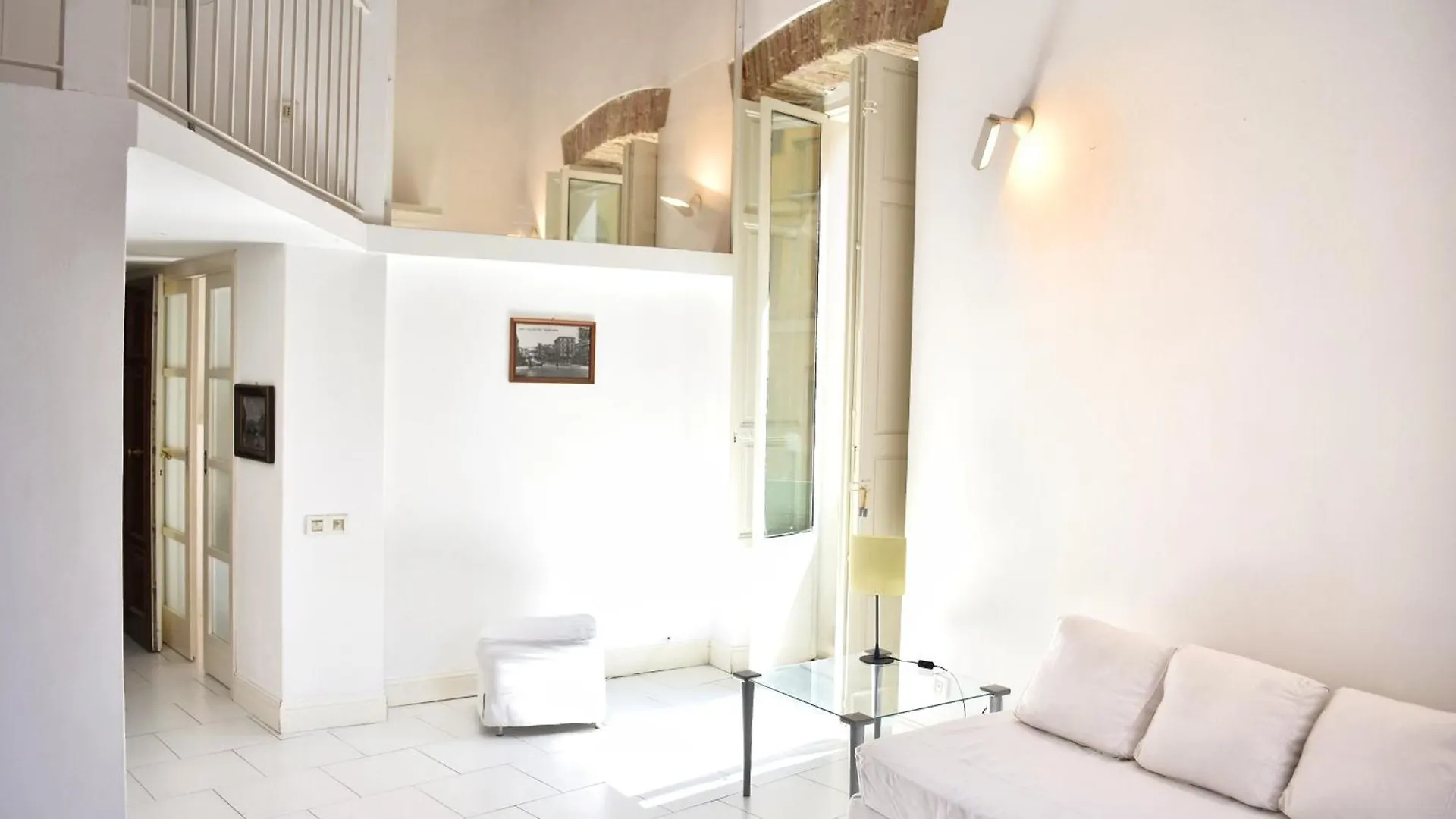 Sinclair , Loft In Center With Original Romantic Fresco Cagliari Lägenhet