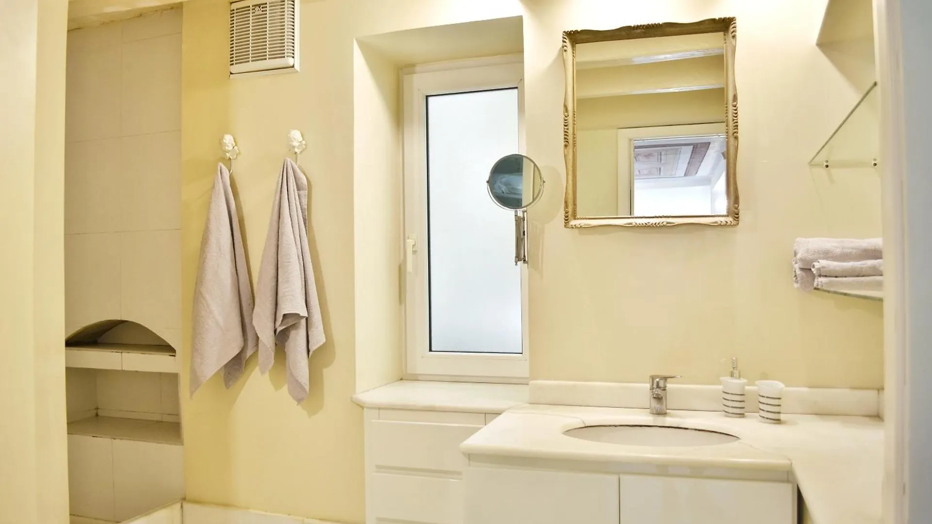 Sinclair , Loft In Center Apartment Cagliari