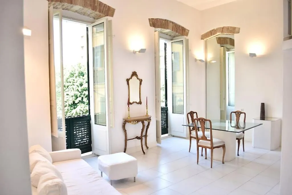 Sinclair , Loft In Center Apartment Cagliari Italy