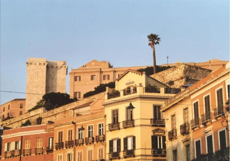 Sinclair , Loft In Center Apartment Cagliari